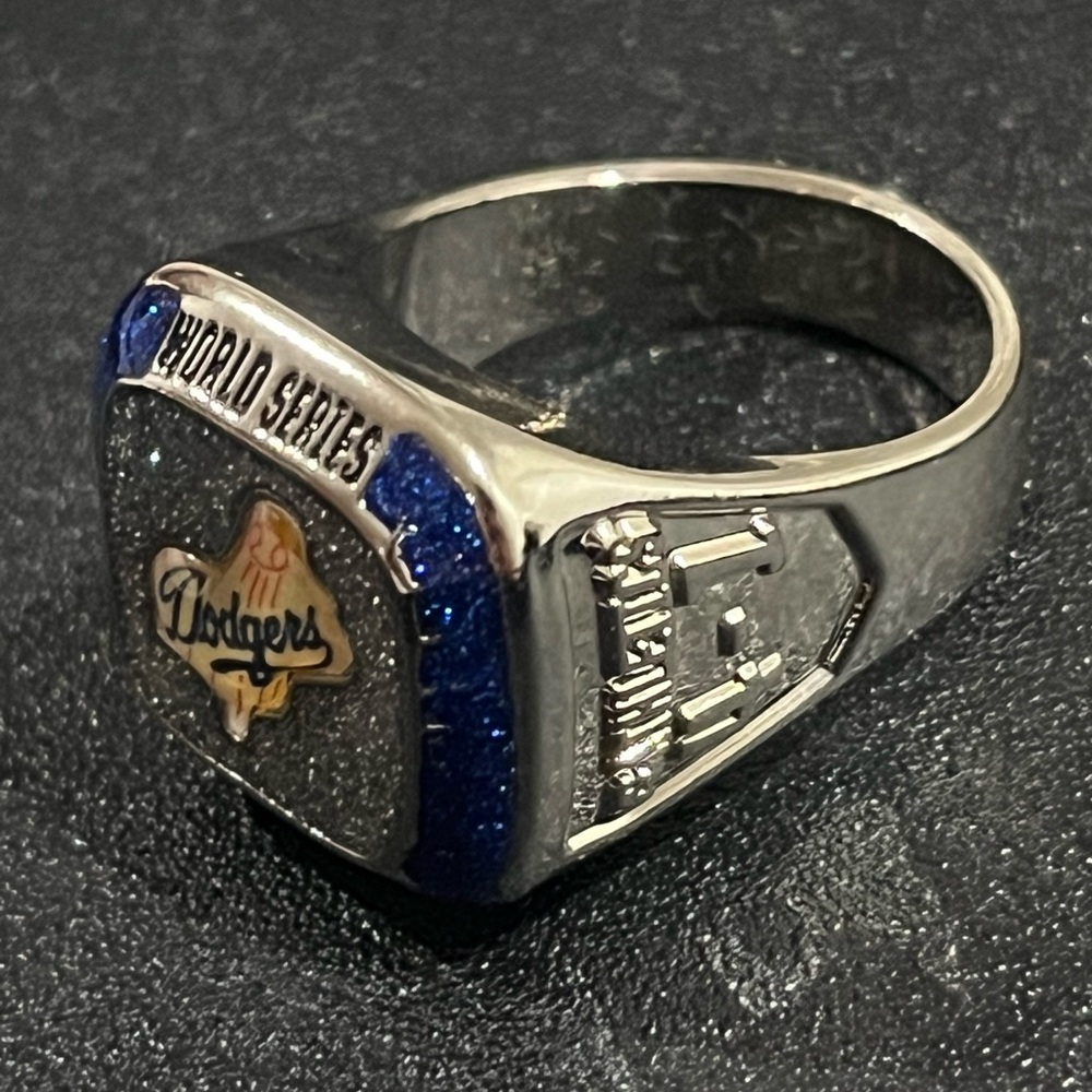 Dodgers World Series championship ring MLB - Picture 4 of 5